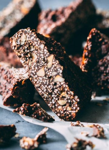 chocolate bar showing puffed amaranth and nuts