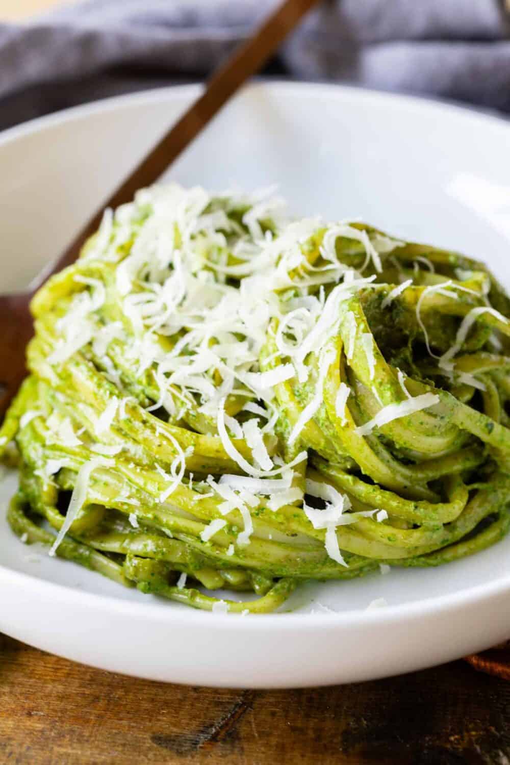 Close up image showing texture of tallarines verdes.